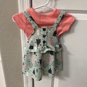 Christmas outfit for your little one! Very cute! Only wore once !